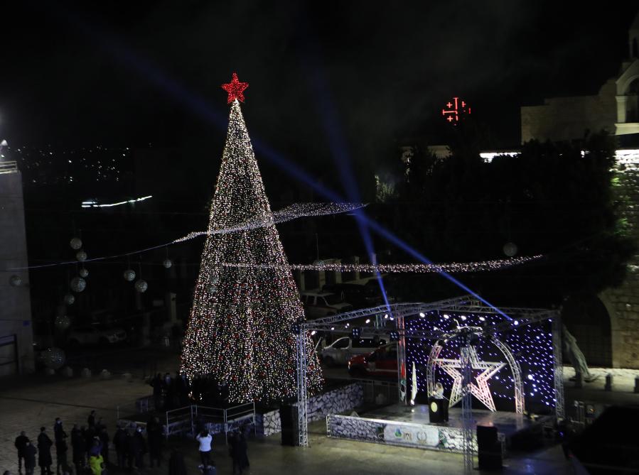 &Aacute;rbol de Navidad principal en Plaza del Pesebre en la ciudad cisjordana de Bel&eacute;n
