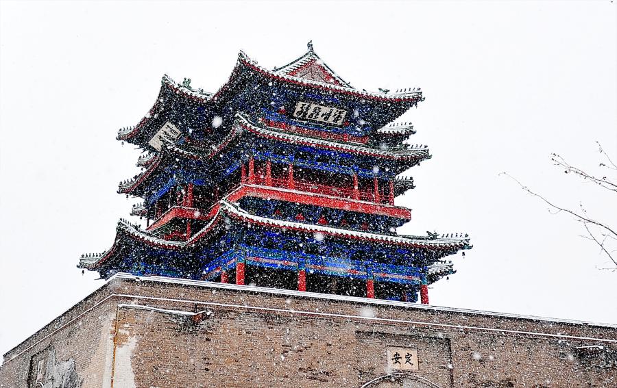 Hebei: Antigua ciudad de Xuanhua cubierta de nieve en Zhangjiakou