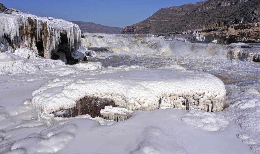 Shaanxi: Vista aérea del paisaje invernal en el punto escénico de la cascada Hukou