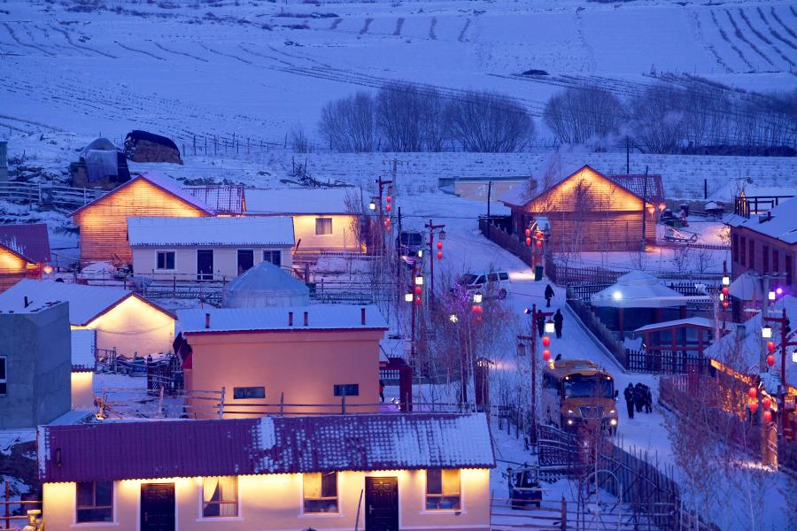 Xinjiang: Paisaje invernal de la aldea de Talat en Koktokay