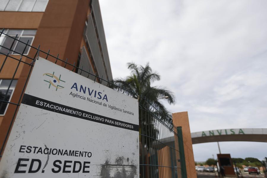 Brasil aprueba uso de vacunas contra COVID-19 de china Sinovac y de AstraZeneca