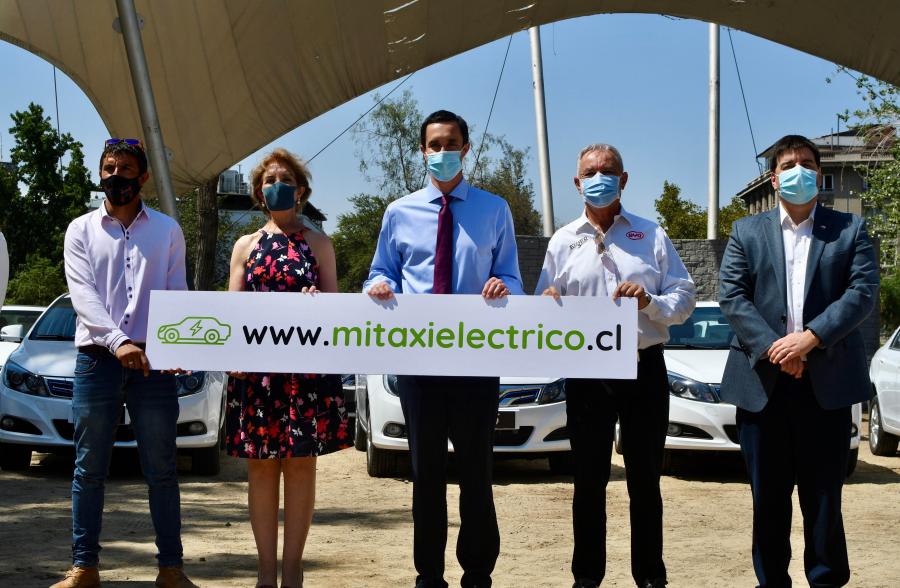 Chile presenta programa para incentivar electromovilidad con taxis eléctricos chinos