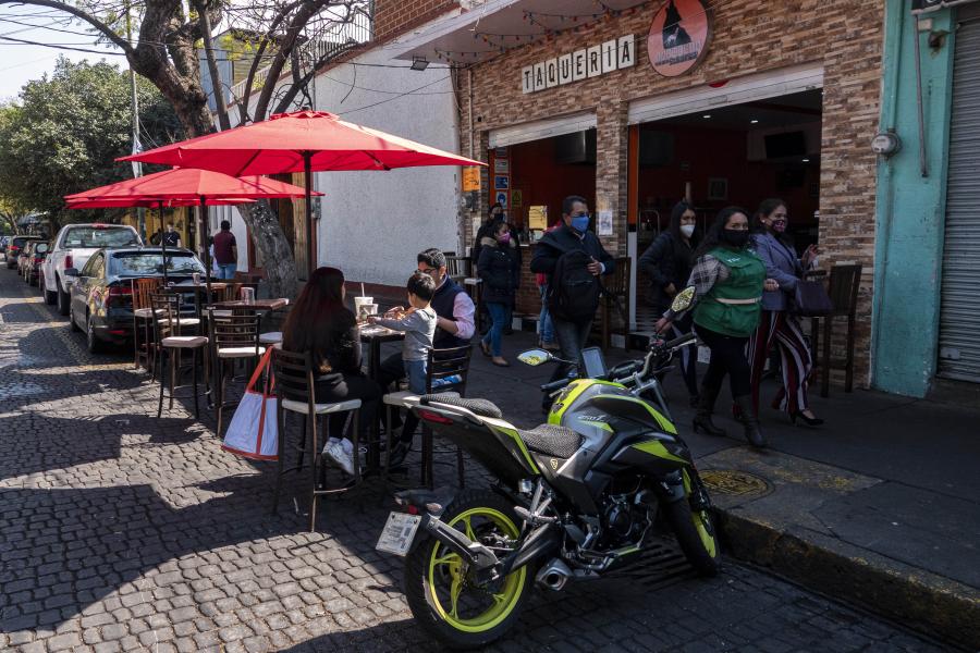 Restaurantes en la Ciudad de México reabren bajo diversas restricciones