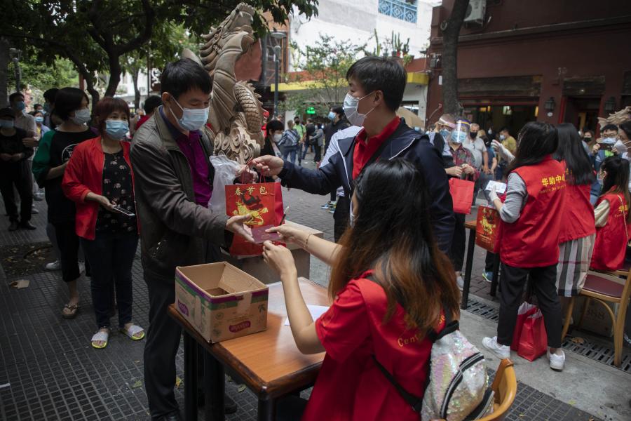 ESPECIAL: Comunidad china en Argentina recibe insumos sanitarios ante la llegada del Año Nuevo Lunar
