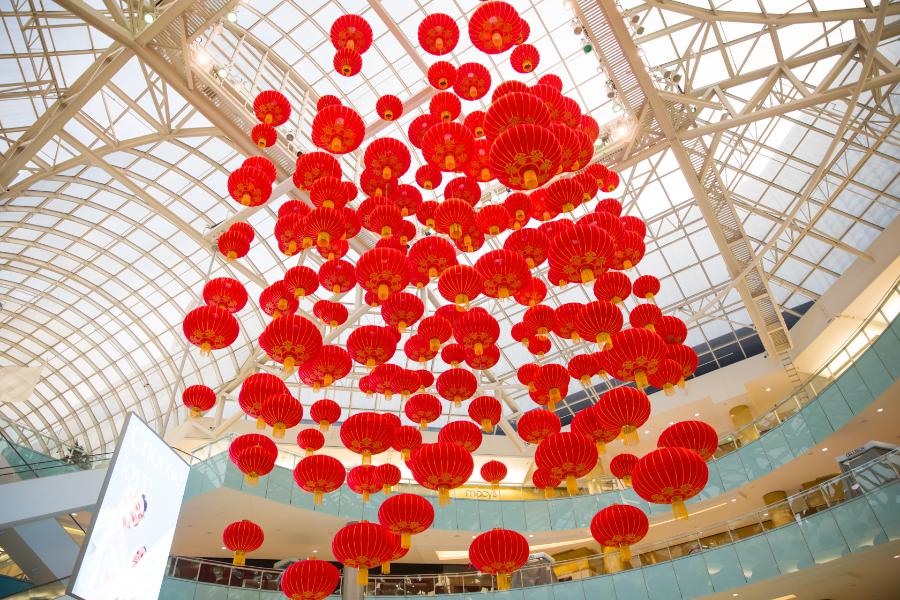EEUU: Linternas rojas en el centro comercial Galleria Dallas en Texas