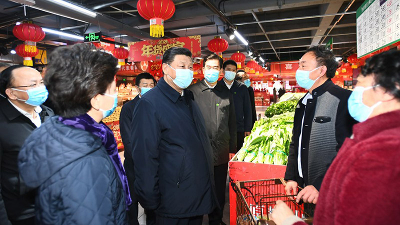 Xi visita supermercado y comunidad residencial en Guiyang