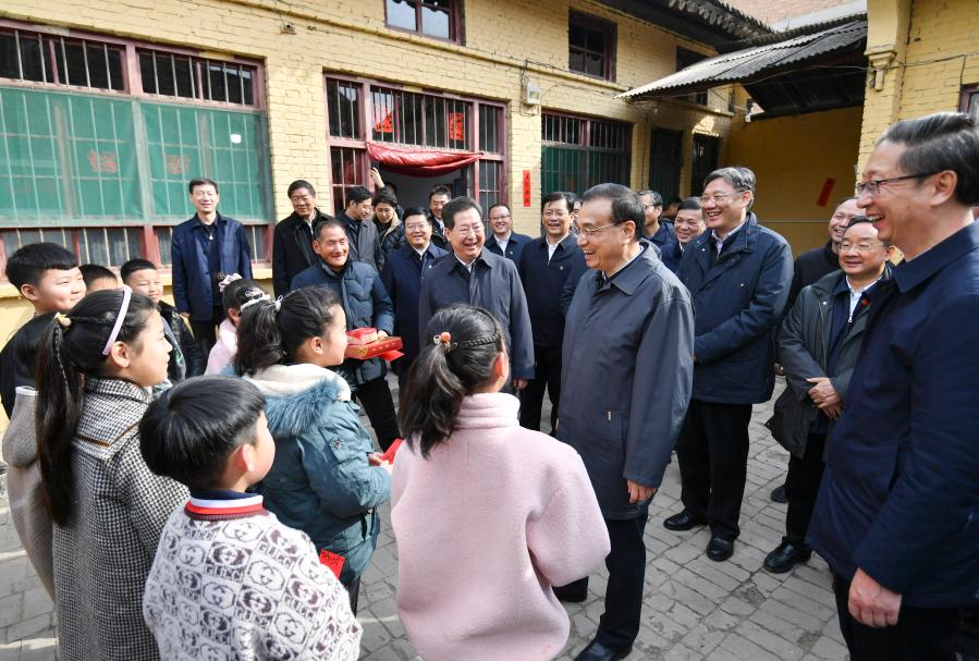Premier chino destaca esfuerzos para beneficiar al pueblo