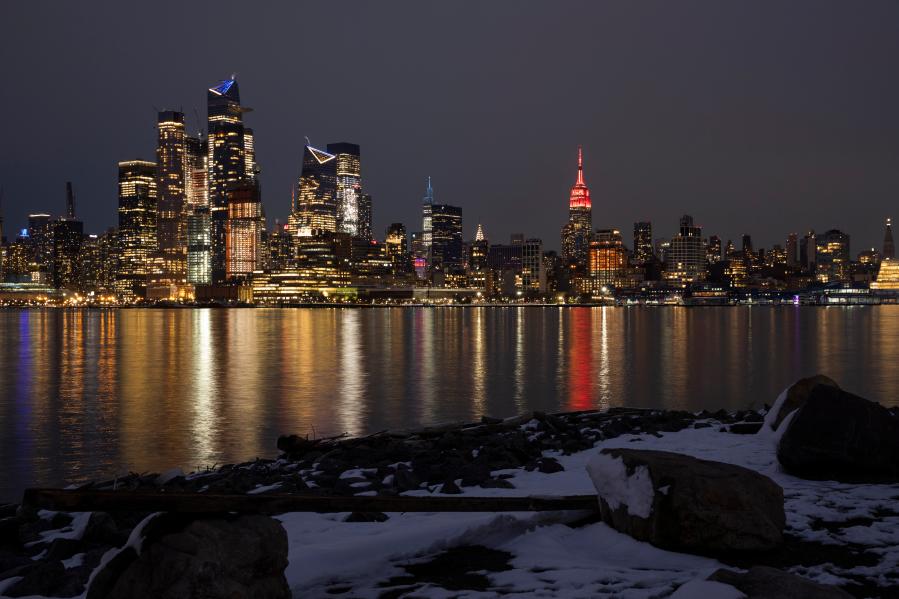 Puntos emblemáticos de Nueva York se iluminan para celebrar el Año Nuevo Lunar chino