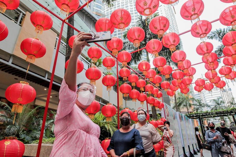 Linternas rojas para celebrar el Año Nuevo Chino en Filipinas