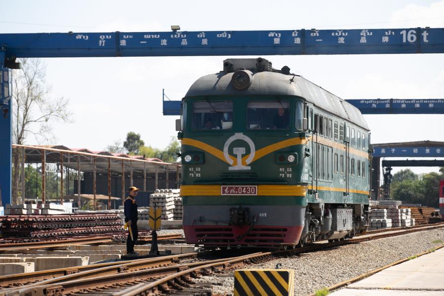 Proyecto del ferrocarril China-Laos está agendado para completarse y operar en diciembre