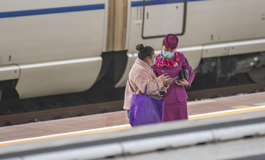 Chongqing: Estaciones de ferrocarril entran en pico de viajes de pasajeros