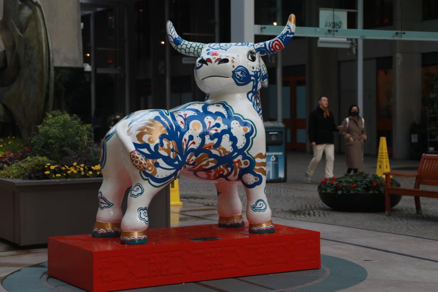Esculturas de bueyes son exhibidas en San Francisco para celebrar Año Nuevo Lunar chino