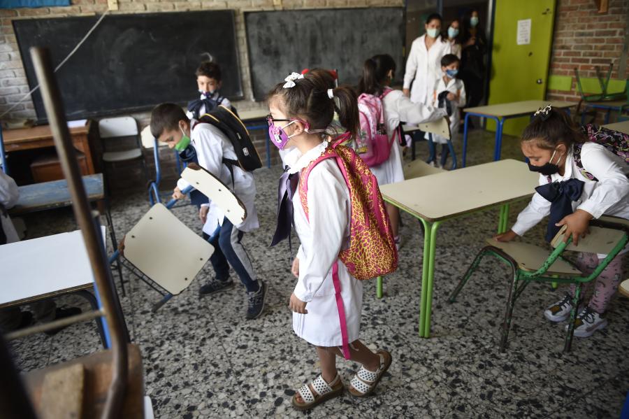 Uruguay inicia clases de enseñanza con presencialidad casi plena