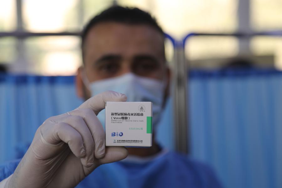 Irak recibe vacunas contra COVID-19 donadas por China