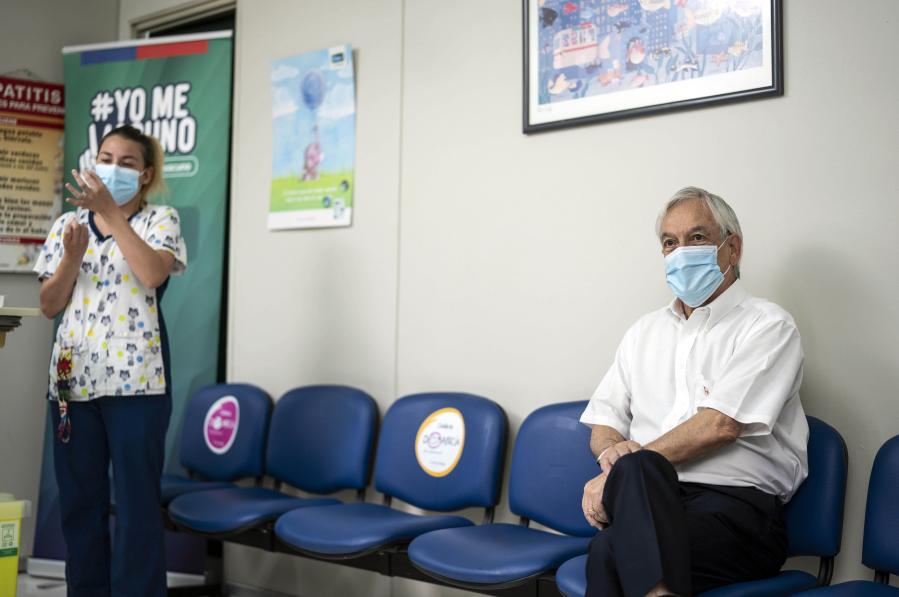 Presidente chileno recibe segunda dosis de vacuna contra COVID-19 del laboratorio chino Sinovac