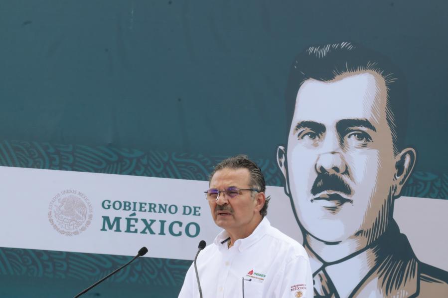 Gobierno de México absorberá deuda de Pemex, dice director
