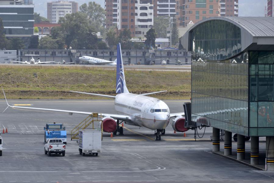 Guatemala cierra principal aeropuerto por emanación de ceniza de volcán Pacaya