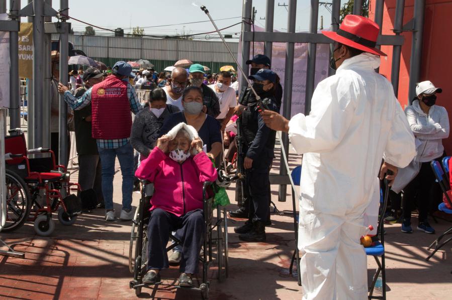 México rebasa los 2,2 millones de contagios de COVID-19