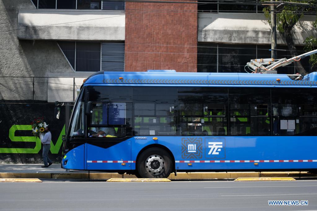 ESPECIAL: Trolebús chino renueva el transporte eléctrico en la capital de México