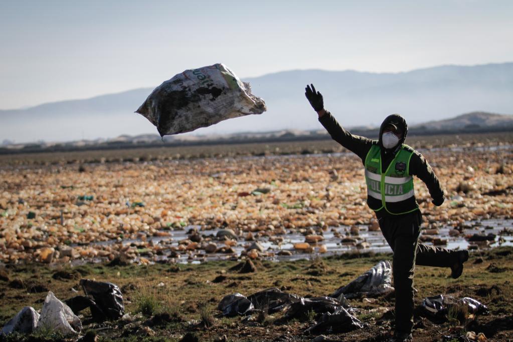 Campaña para recolectar basura en Bolivia