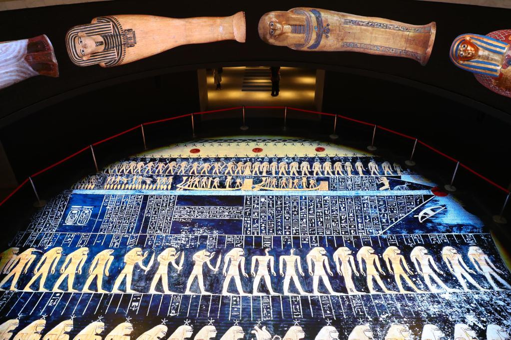 Sala de las Momias Reales en Museo Nacional de la Civilización Egipcia en El Cairo, Egipto