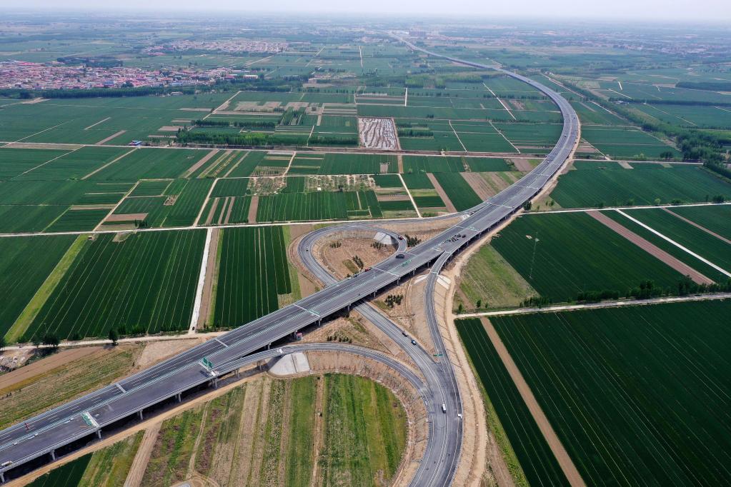 Tramo de Hebei de autopista Beijing-Xiong'an, nueva ruta de autopista Rongcheng-Wuhai y primera fase de autopista Beijing-Dezhou abren al tránsito