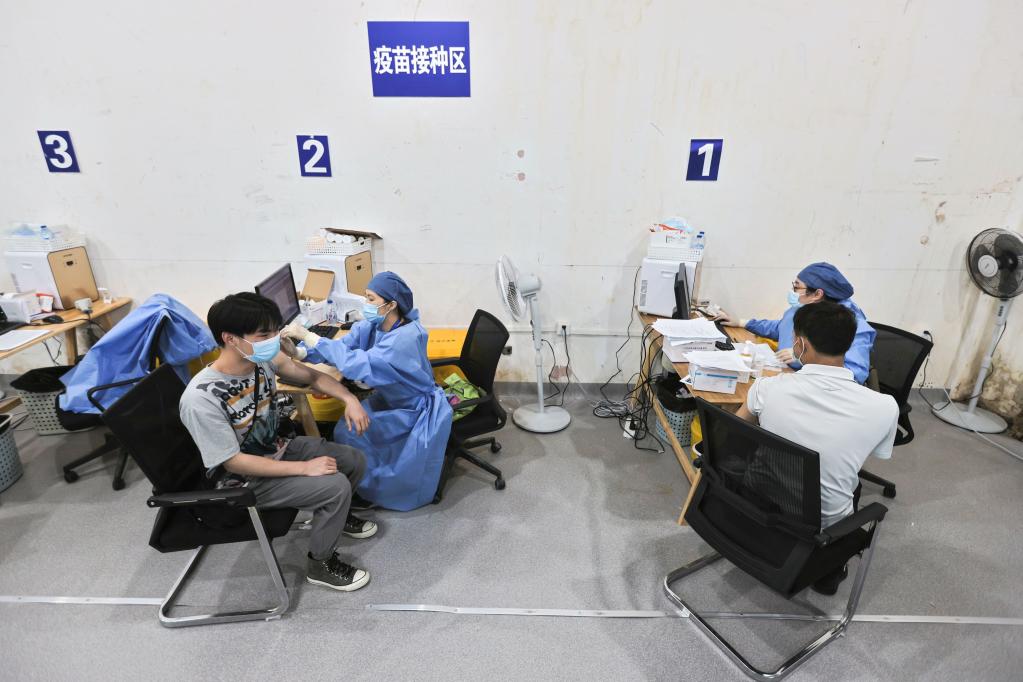 Se establece sitio de vacunación temporal en la Estación de Ferrocarril Hongqiao de Shanghai