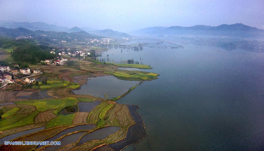 Anhui: Lago Wanfo en Condado Shucheng