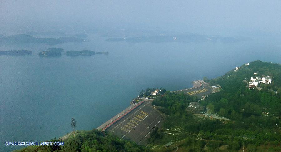 Anhui: Lago Wanfo en Condado Shucheng