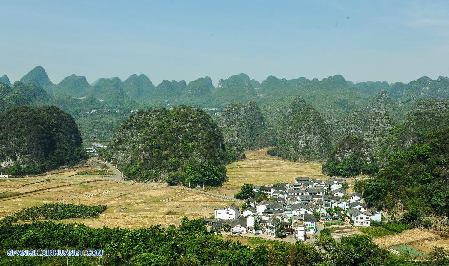 Guizhou: Bello paisaje de Wanfenglin en Xingyi