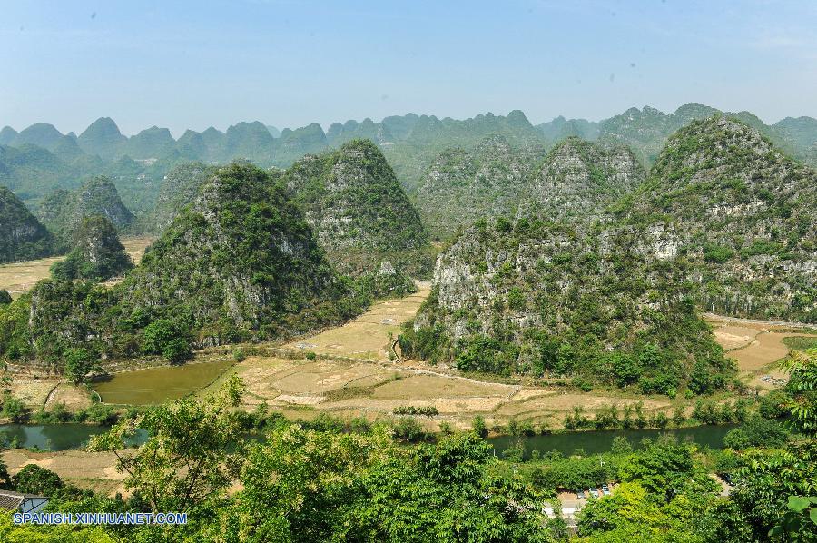 Guizhou: Bello paisaje de Wanfenglin en Xingyi