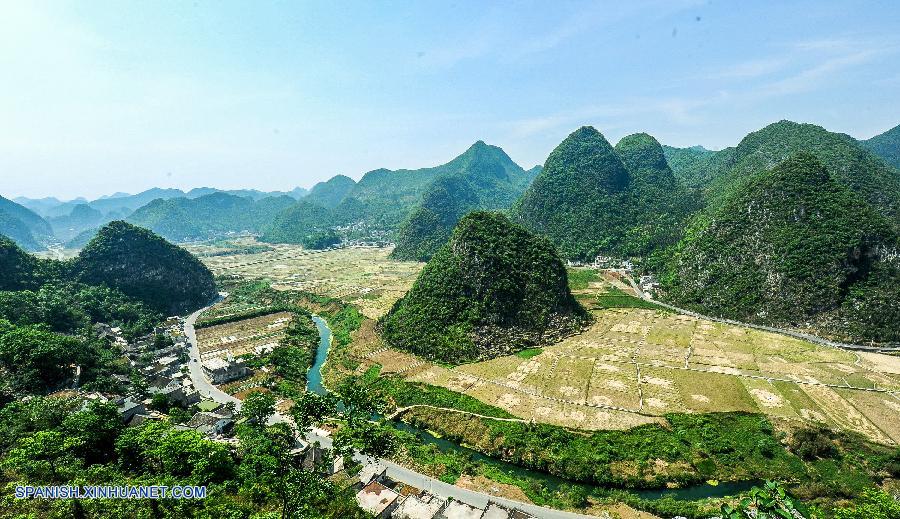 Guizhou: Bello paisaje de Wanfenglin en Xingyi