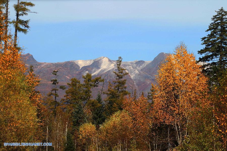 Jilin: Paisaje de Montaña Changbai en otoño