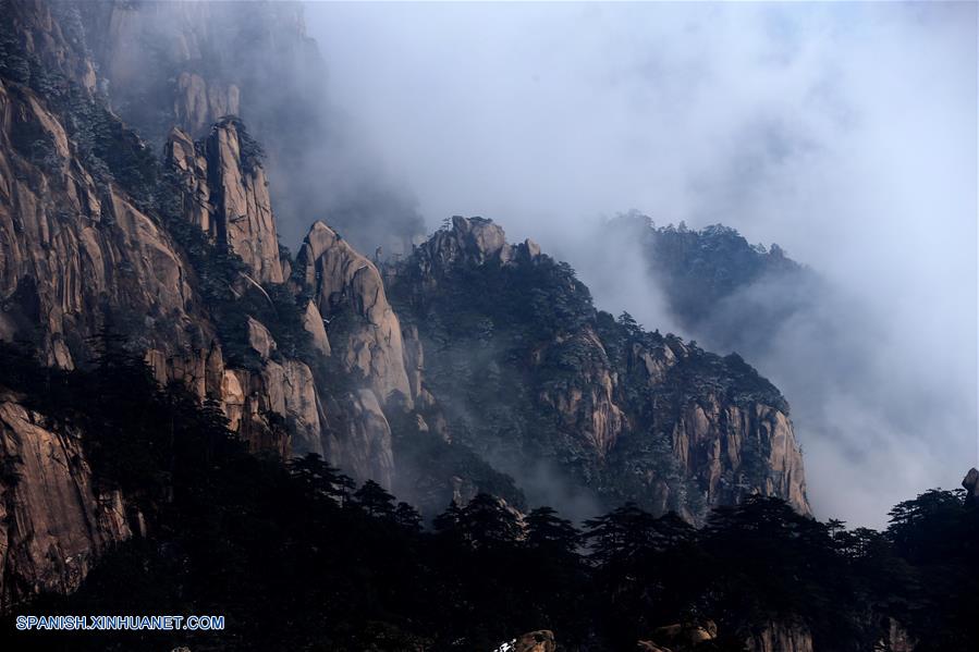 Anhui: 'Mar de nube' en Montaña Huangshan cubierta de nieves