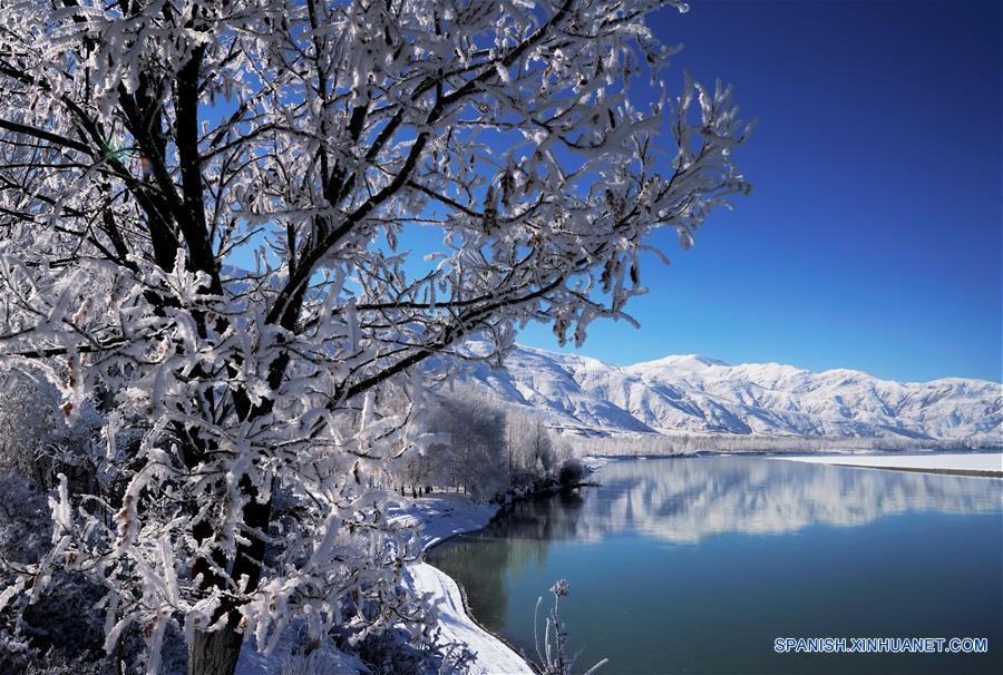 CHINA-RIO YARLUNG ZANGBO-INVIERNO-PAISAJE