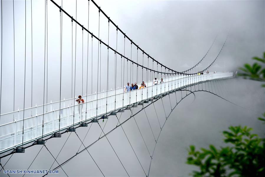 CHINA-ZHEJIANG-PUENTE DE CRISTAL