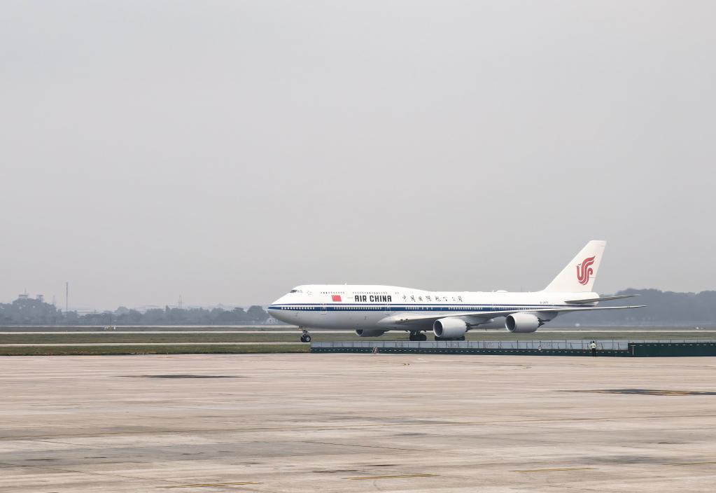 Xi llega a Vietnam para visita de Estado | Spanish.xinhuanet.com