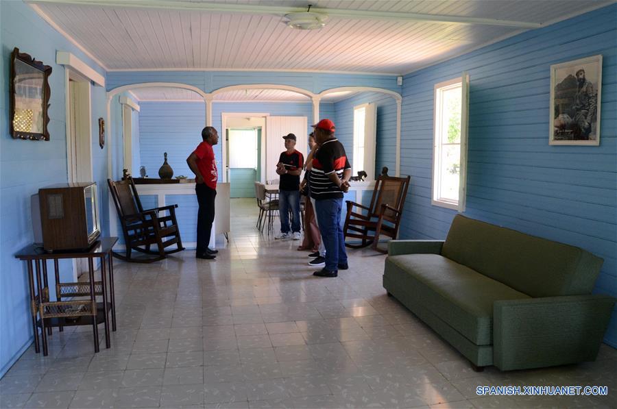 CUBA-HOLGUIN-FIDEL-CASA-SERIE
