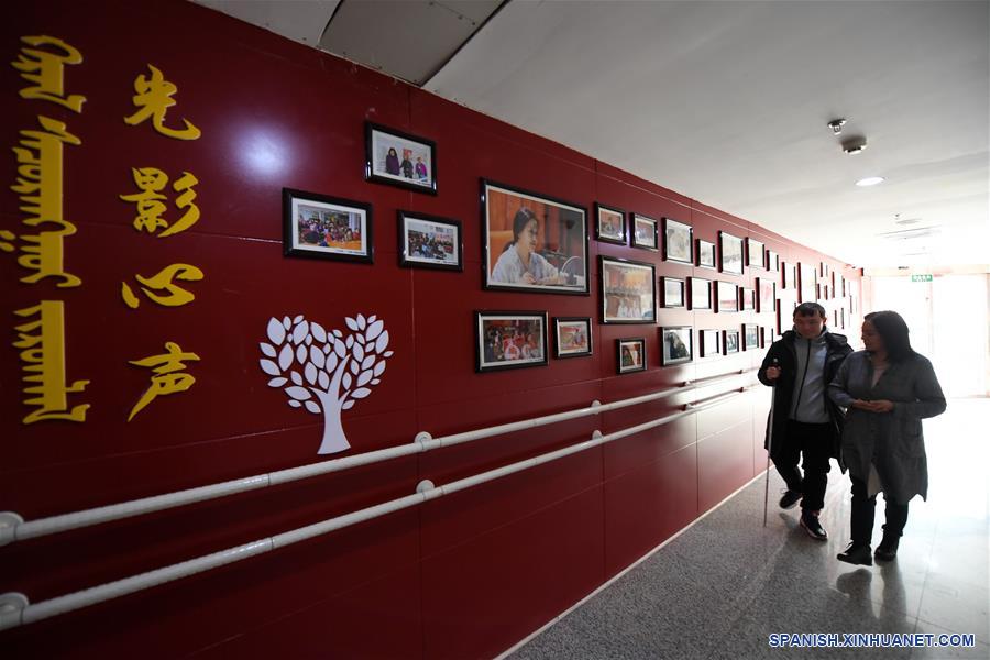 CHINA-MONGOLIA INTERIOR-HOHHOT-DISCAPACIDAD VISUAL-CINE-POEMAS-VOLUNTARIA