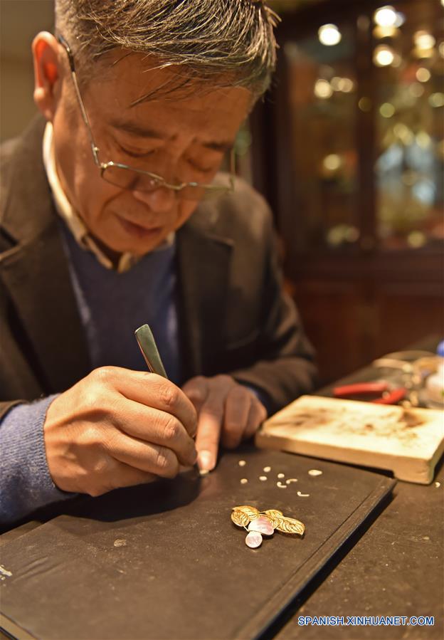 CHINA-BEIJING-FILIGRANA INCRUSTADA EN METAL