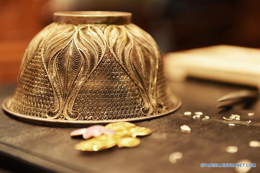 CHINA-BEIJING-FILIGRANA INCRUSTADA EN METAL