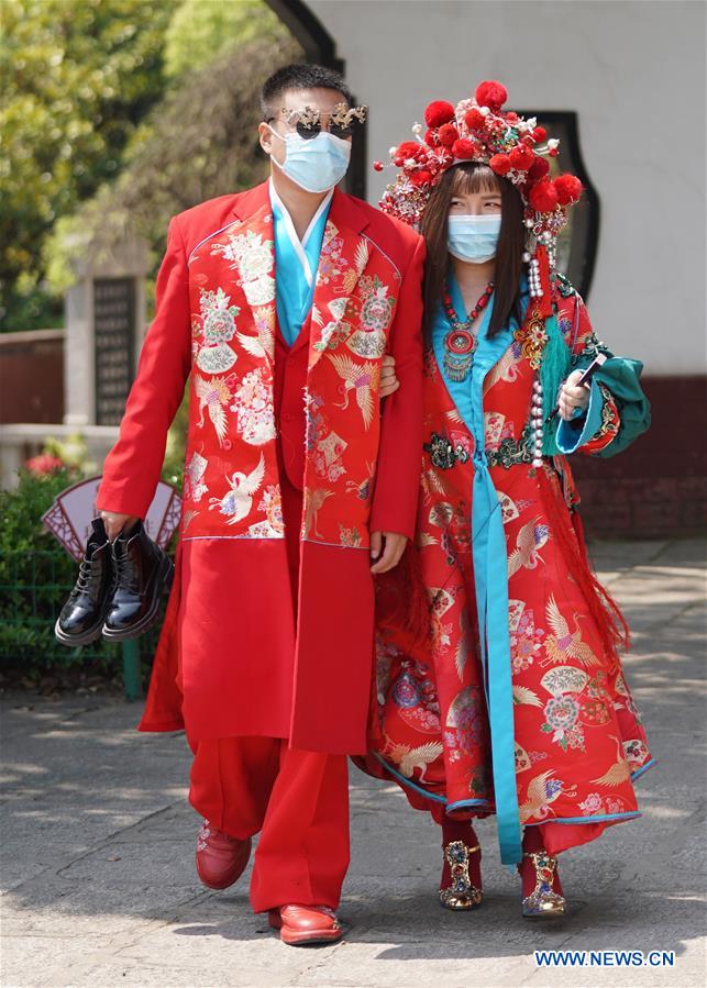 CHINA-HUBEI-WUHAN-MATRIMONIOS-REANUDACION