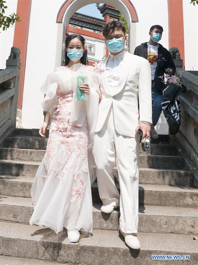 CHINA-HUBEI-WUHAN-MATRIMONIOS-REANUDACION