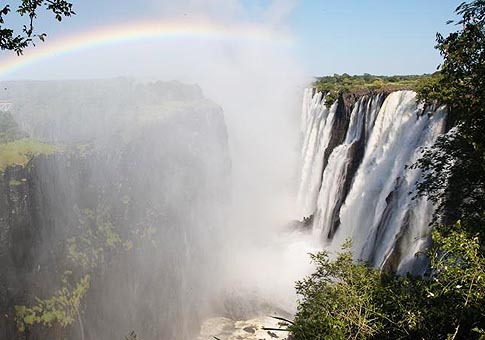 Cataratas Victoria en la frontera entre Zimbabue y Zambia