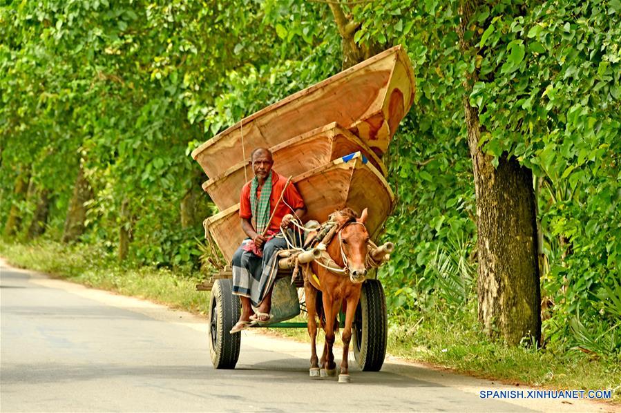 BANGLADESH-MANIKGANJ-EMBARCACIONES-MERCADO