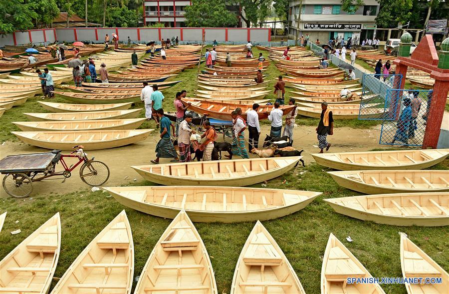 BANGLADESH-MANIKGANJ-EMBARCACIONES-MERCADO