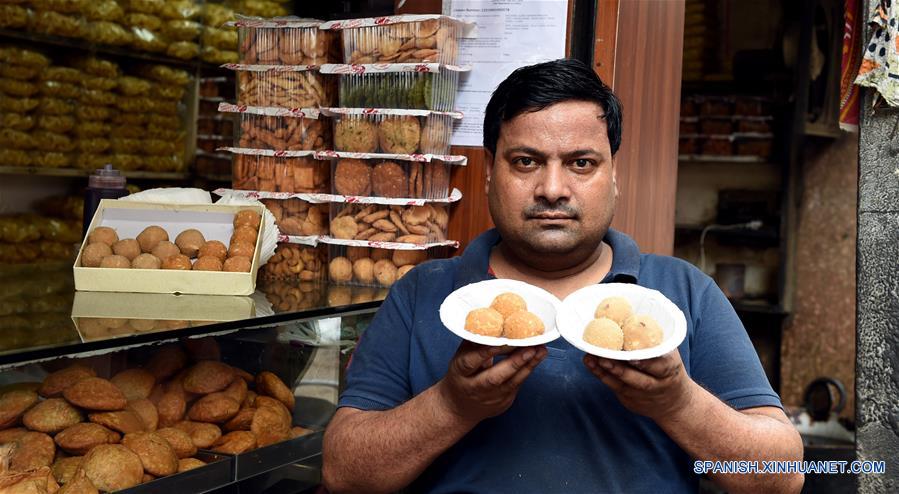 INDIA-NUEVA DELHI-POSTRE-LADDU