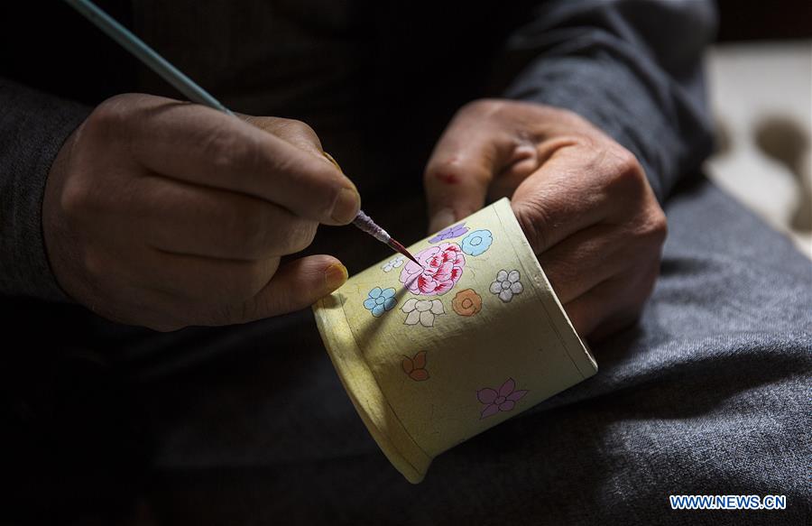 INDIA-SRINAGAR-ARTESANIA