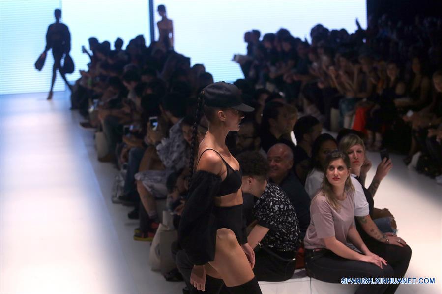 (18)BRASIL-SAO PAULO-MODA-SEMANA MODA
