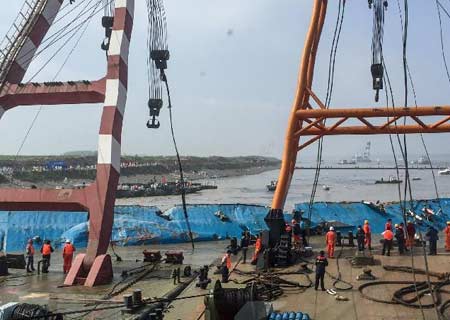 Se eleva a 97 número de muertos de barco hundido en río Yangtse